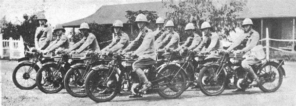 1927_First_Official_BSAPolice_motorcyclist_on_BSA_L26_350cc_models__Note_the_riders_wearing_spurs-sm